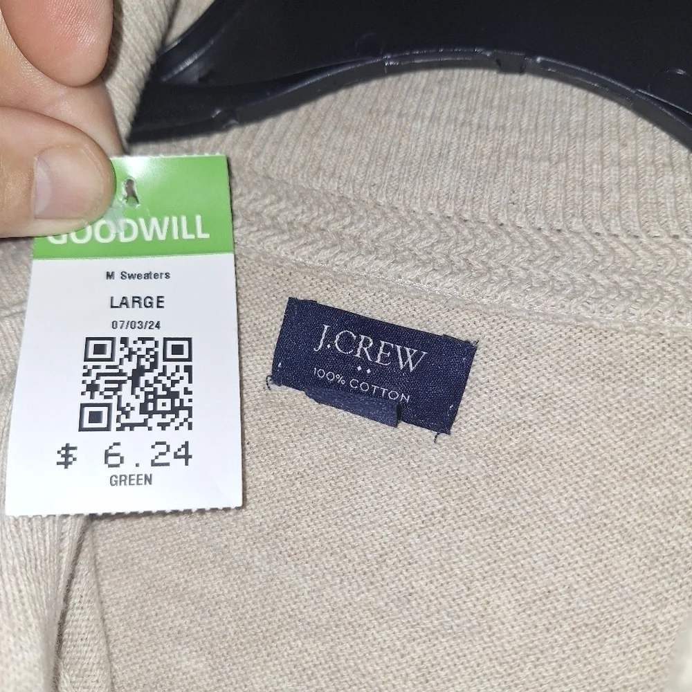 A J.Crew 100% cotton turtleneck sweater in a men's size large. EUC.